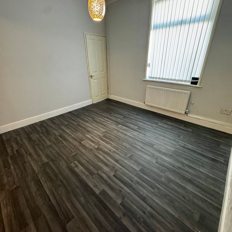 Property photo 3 of 10 Dining Room