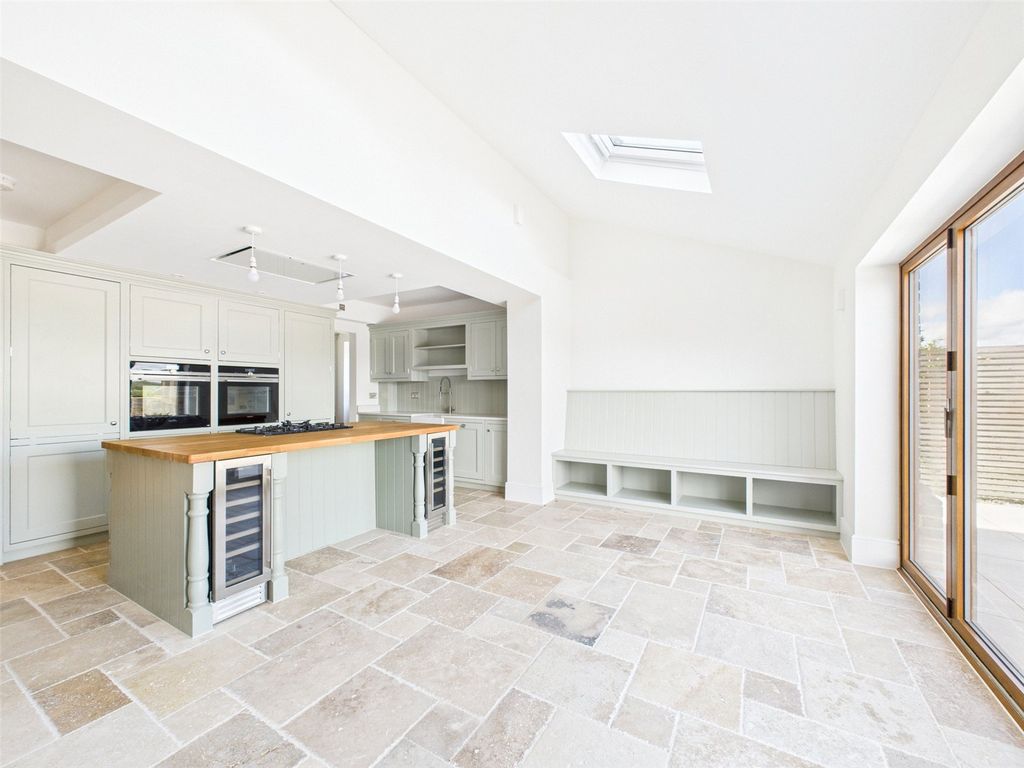 Property photo 2 of 22 Picture No. 14