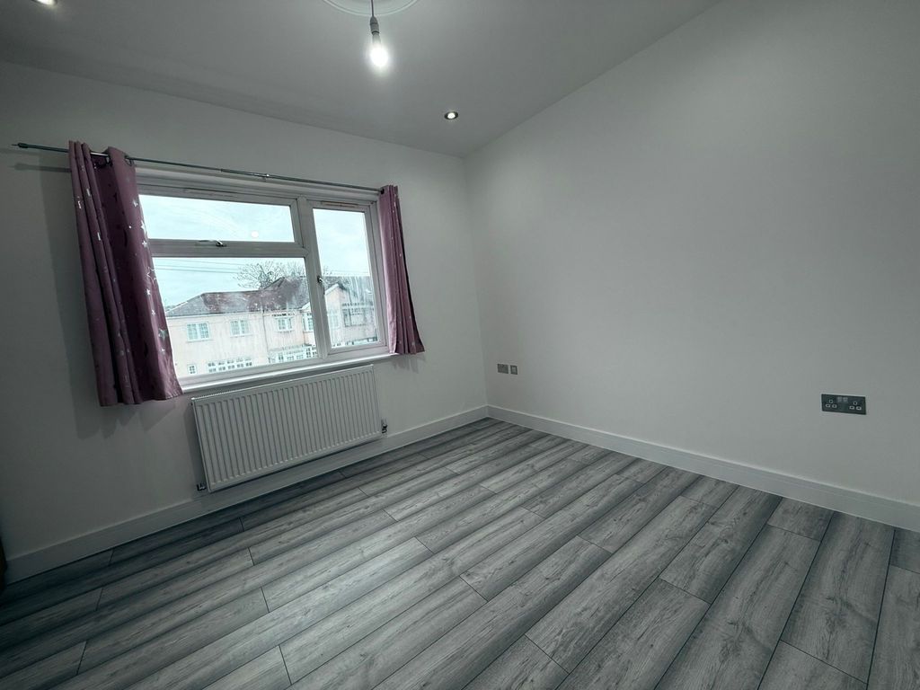 Property photo 3 of 10 Gallery