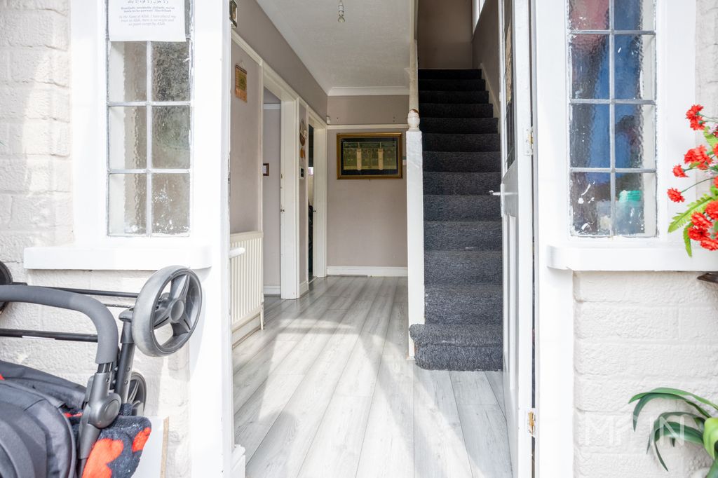 Property photo 2 of 21