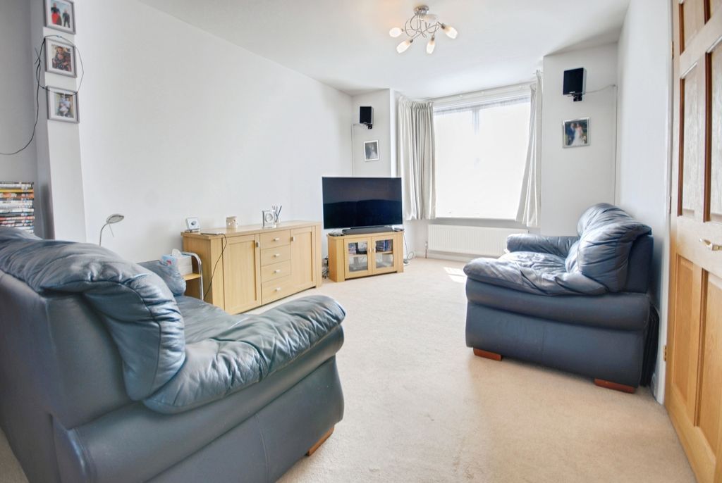 Property photo 2 of 9 Pbox-Living_Room-318771.Jpg