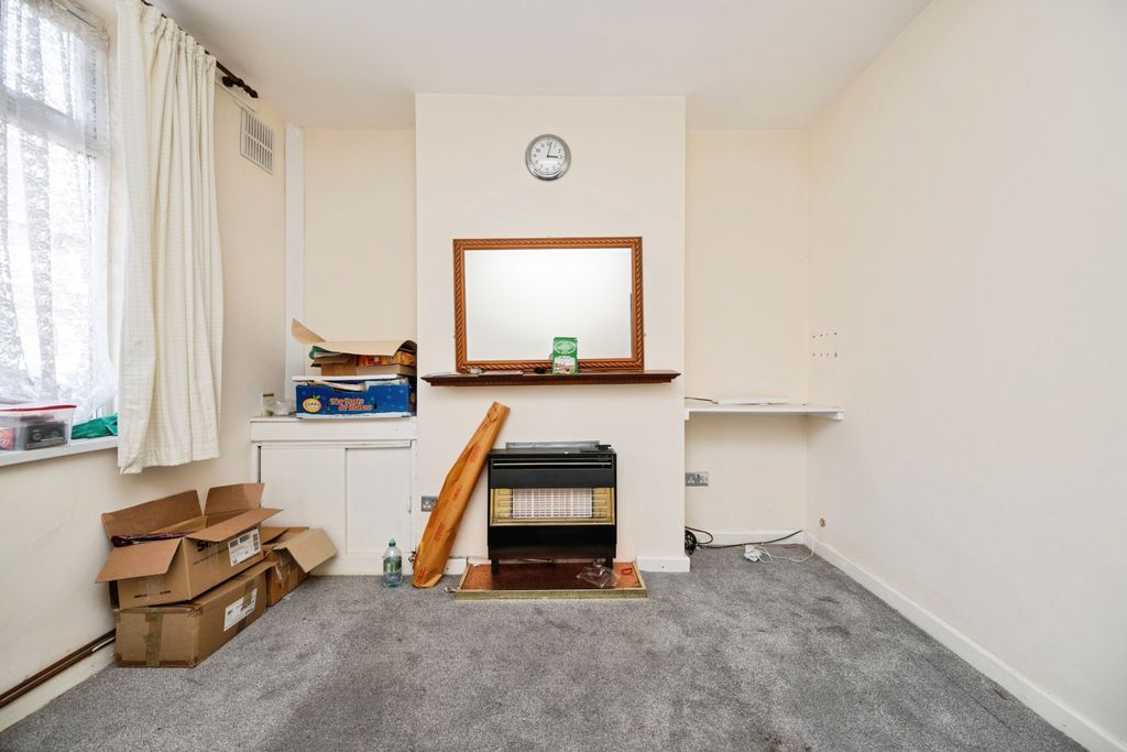 Property photo 3 of 26