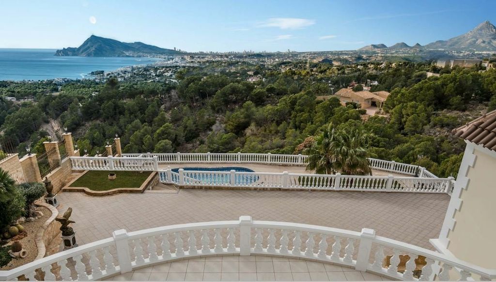 Property photo 2 of 25