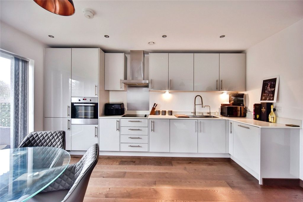 Property photo 3 of 19 Kitchen