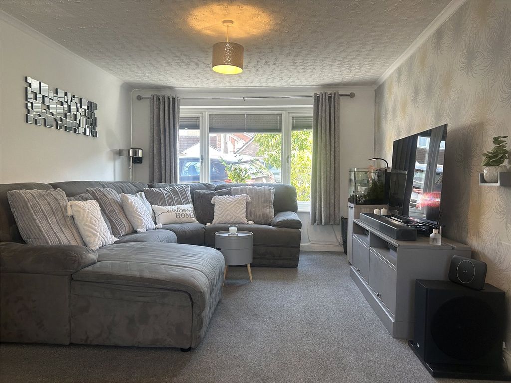 Property photo 3 of 21 Lounge