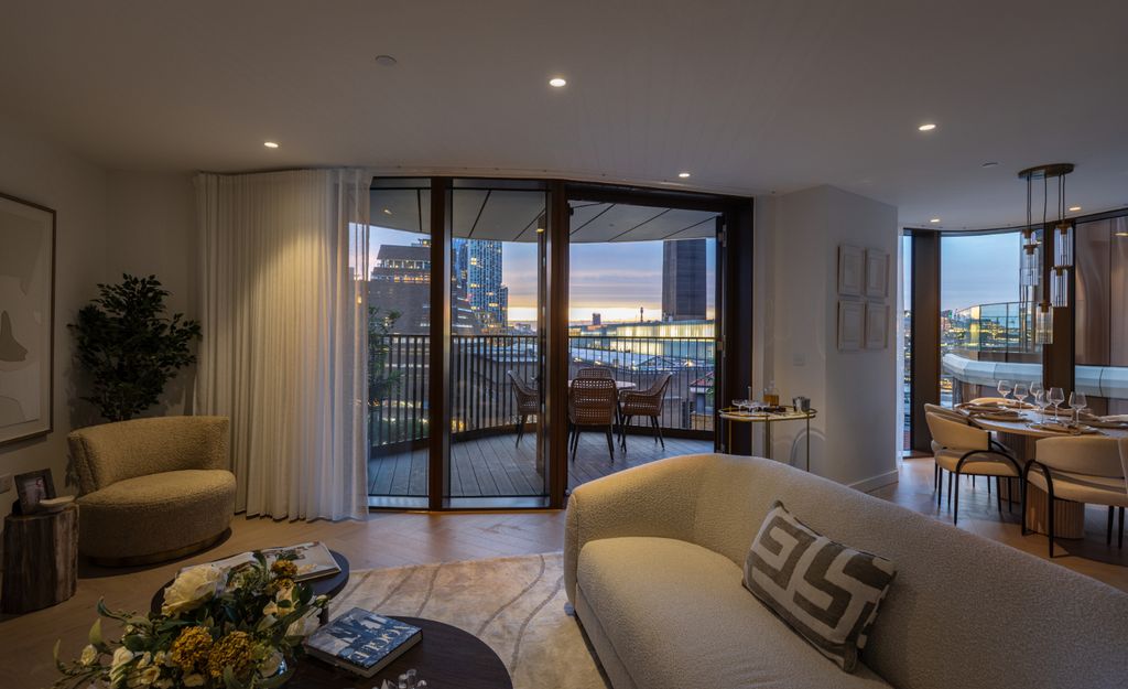 Property photo 1 of 7 Triptych_1004_014.Jpg