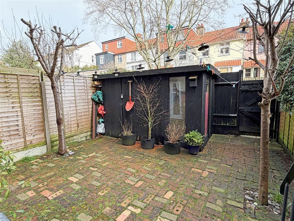 Property photo 2 of 17 Gdn1A.Jpg