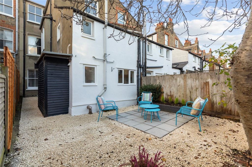 Property photo 3 of 12 Picture No. 11