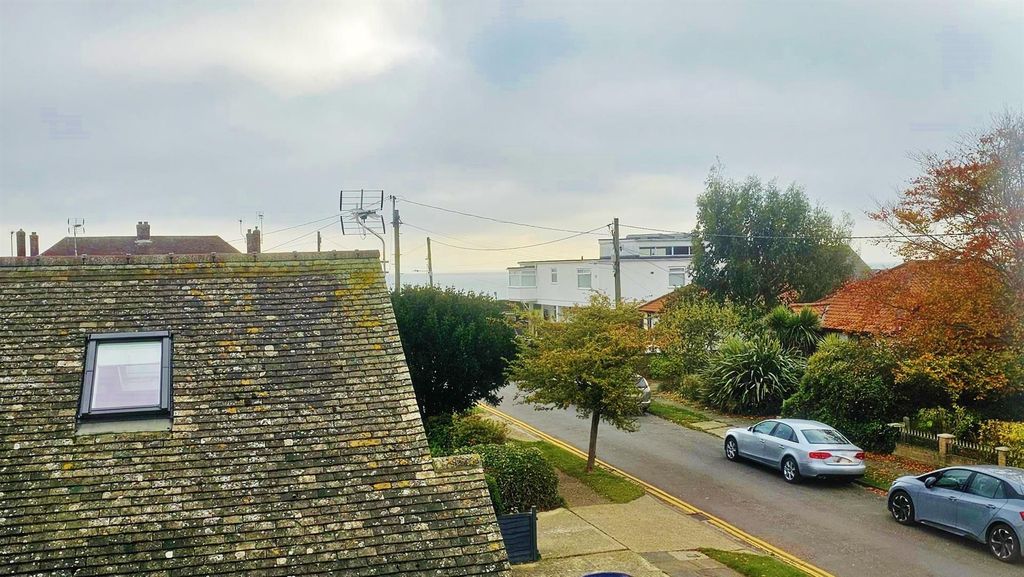 Property photo 2 of 27 Second Floor Landing