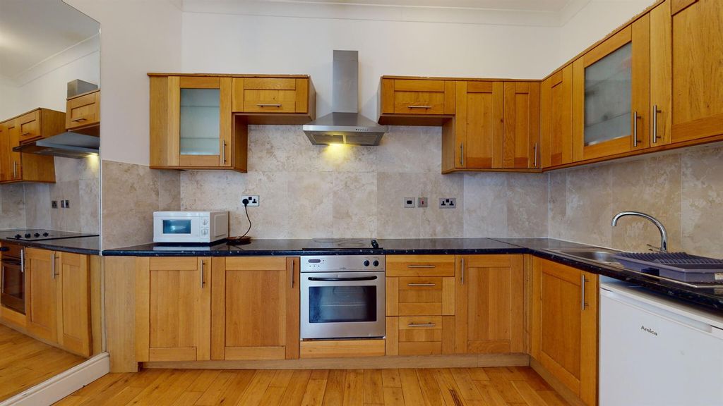 Property photo 3 of 10 65158cc0A35Bfc209F5Ceba4_54Dcfbcfd31A0d56d8Aa0Da00