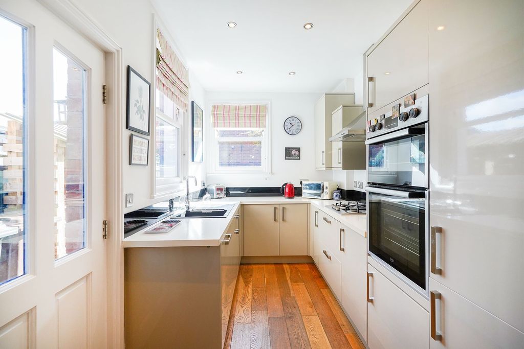 Property photo 3 of 21