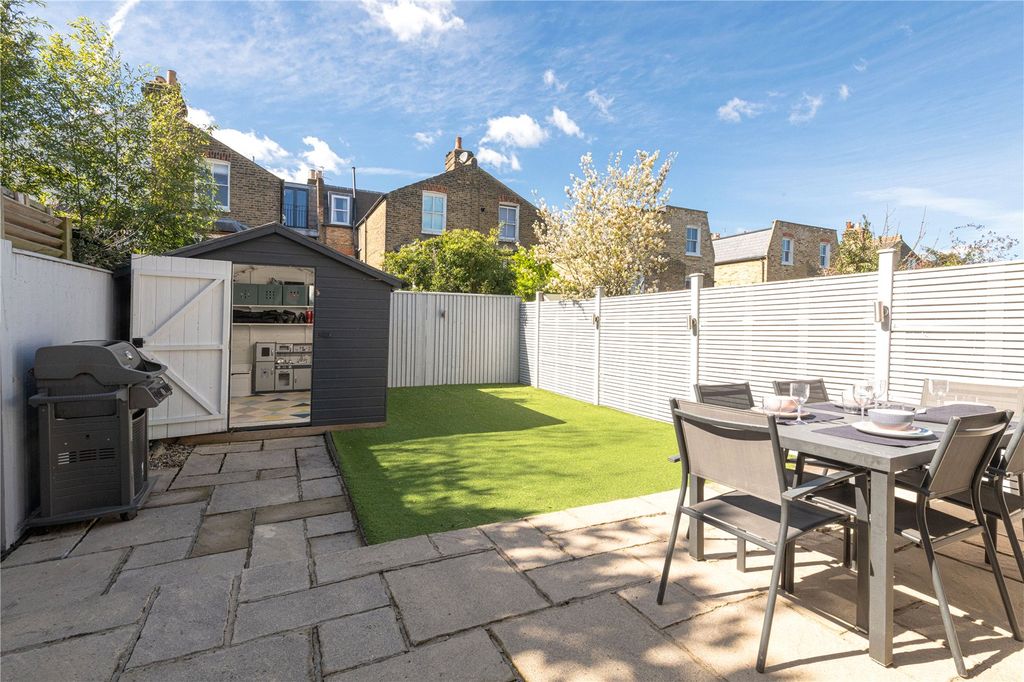 Property photo 2 of 16 Garden