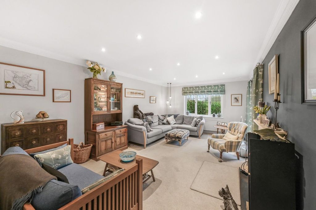 Property photo 3 of 25 Sitting Room