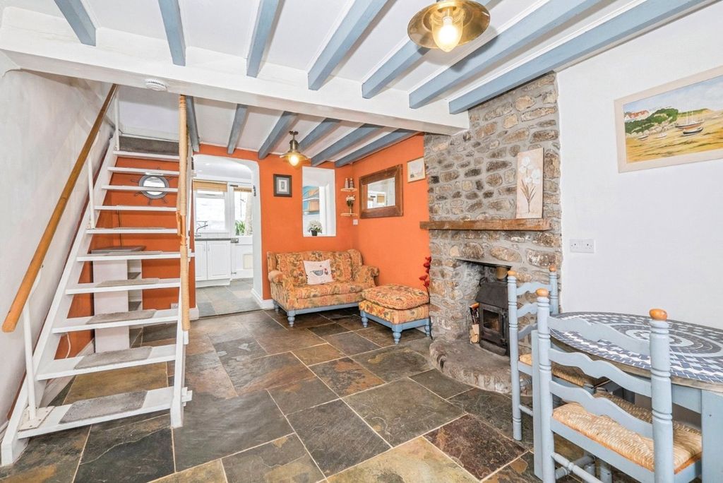 Property photo 2 of 11