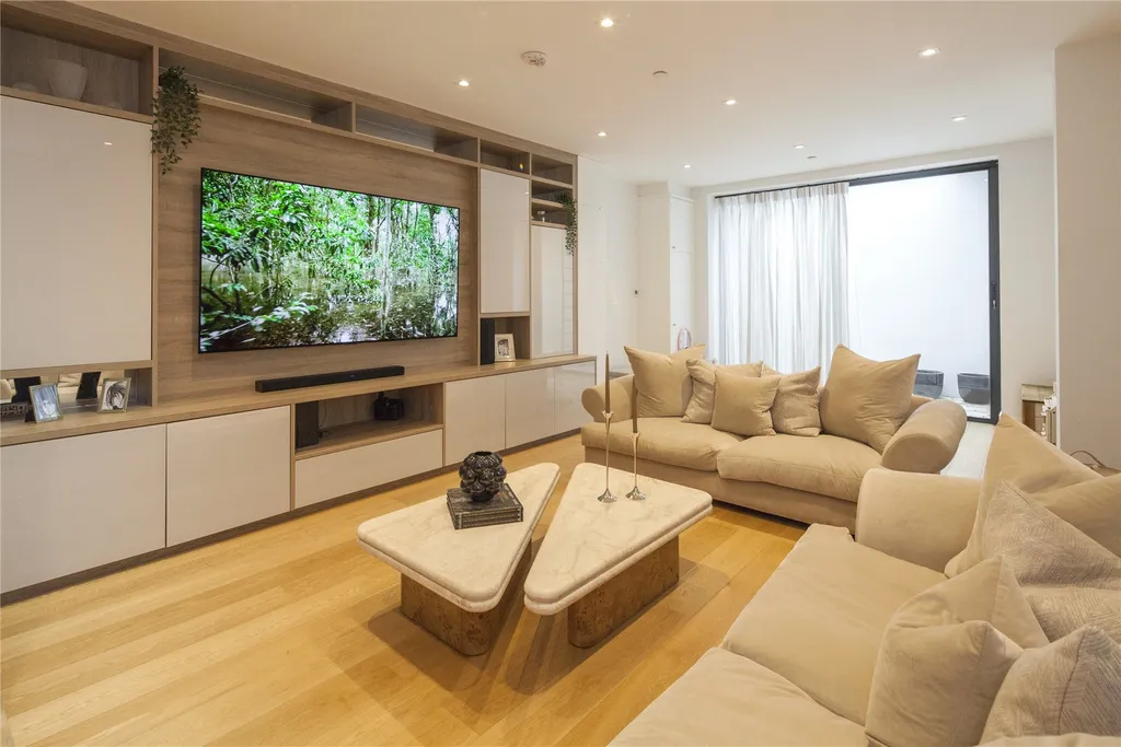 House in London, London Borough of Hammersmith and Fulham - More
