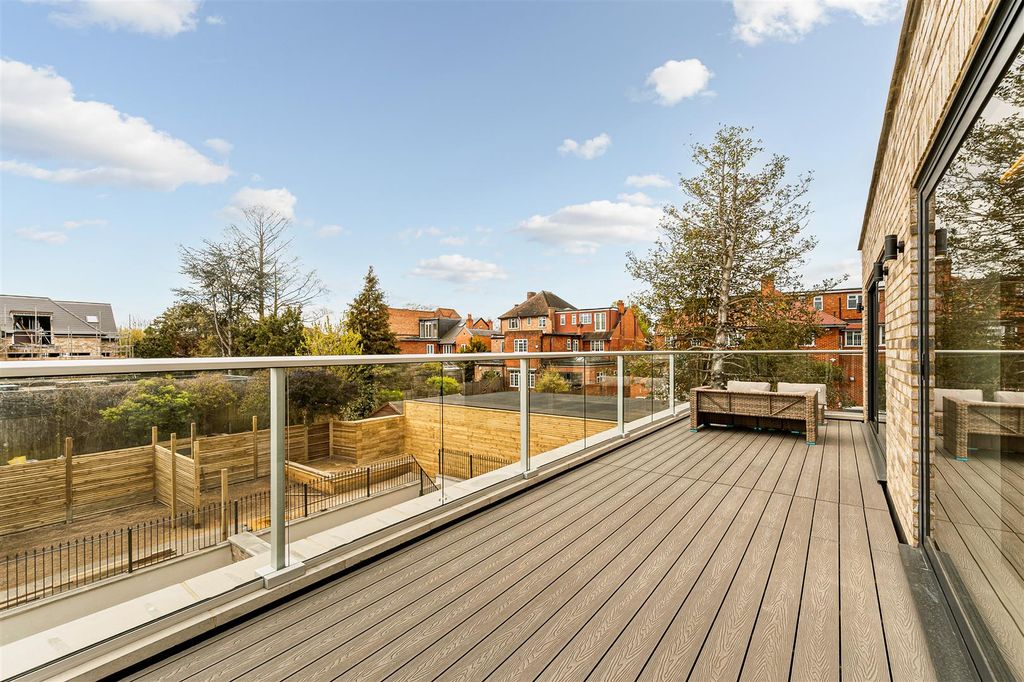Property photo 3 of 23 Flat 5 - 50 Creswick Road W3-7.Jpg