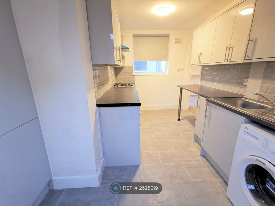 Property photo 2 of 12 Kitchen