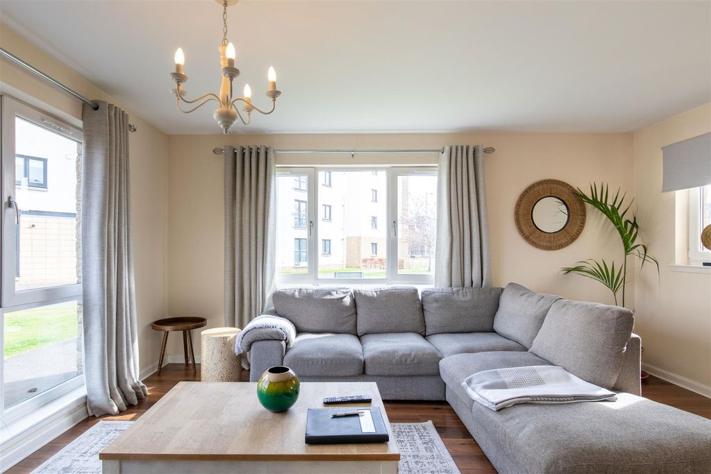 Property photo 3 of 14 S003.Jpg