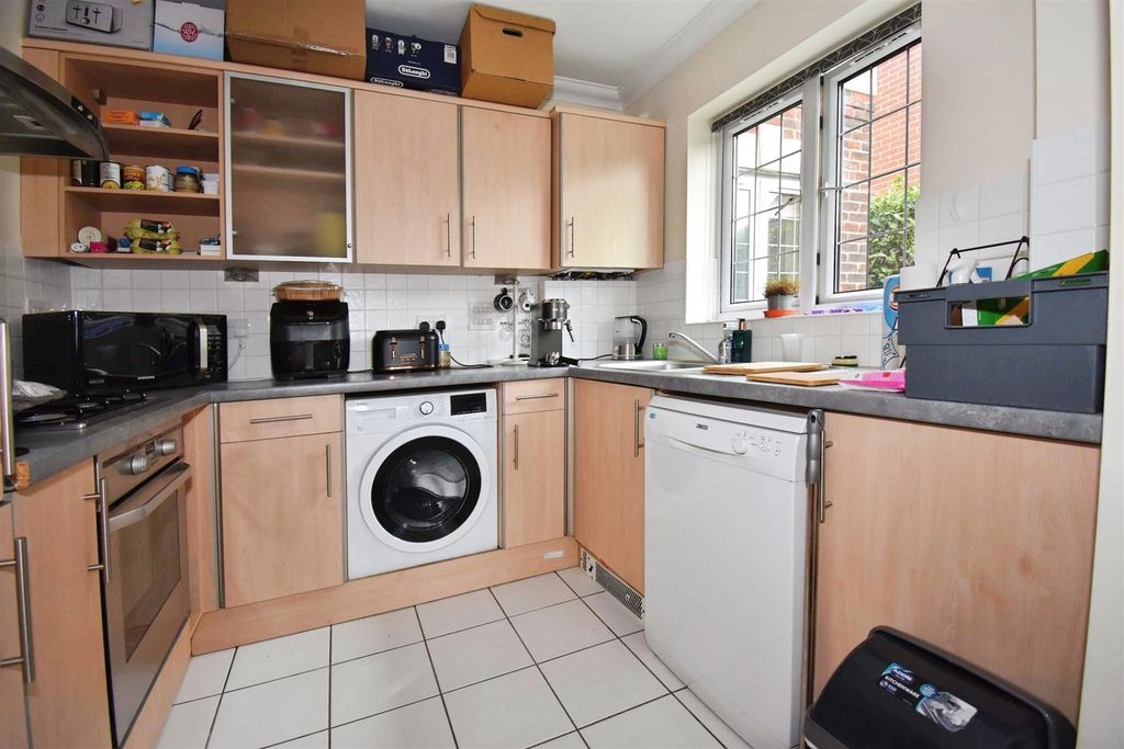 Property photo 2 of 6 c5Ed771E-Fh 20Kitchen.Jpg