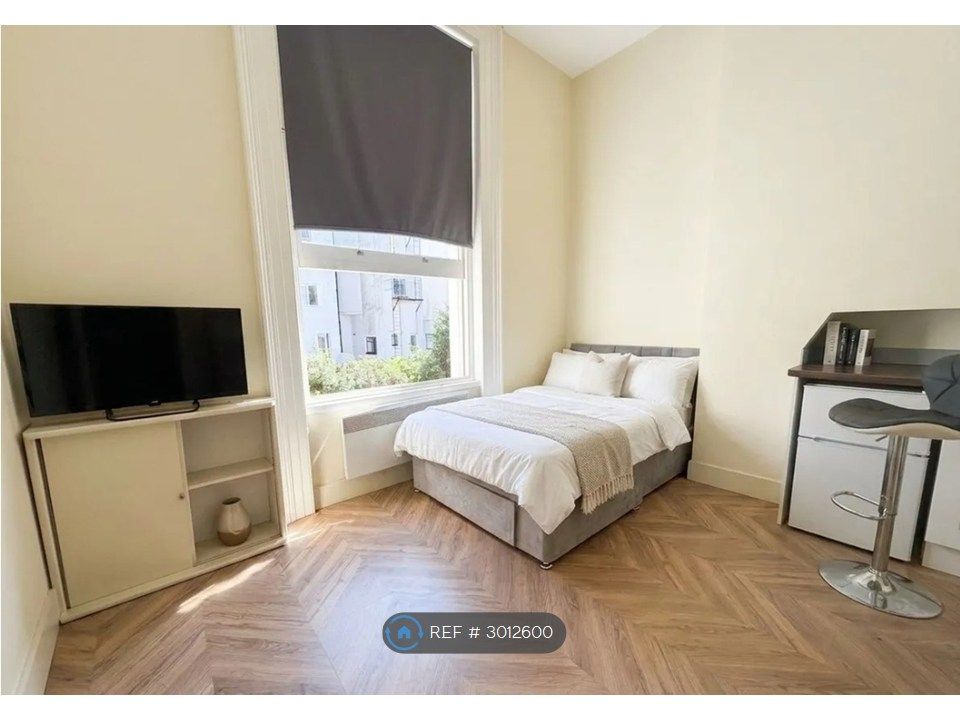 Property photo 1 of 4 Studio Bedroom