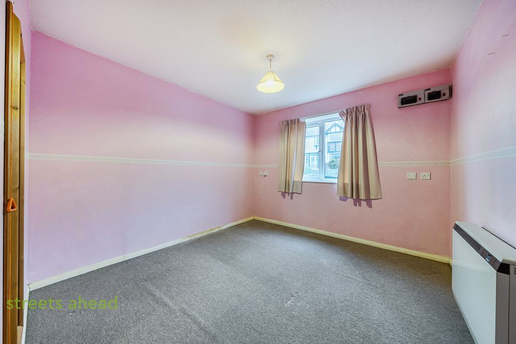 Property photo 3 of 9 dc59Ed04-7F82-4c0...