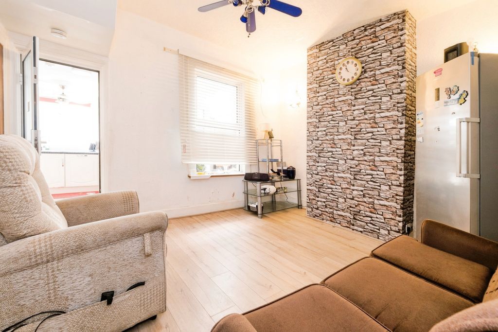 Property photo 3 of 20 Pbox-Img.Jpg