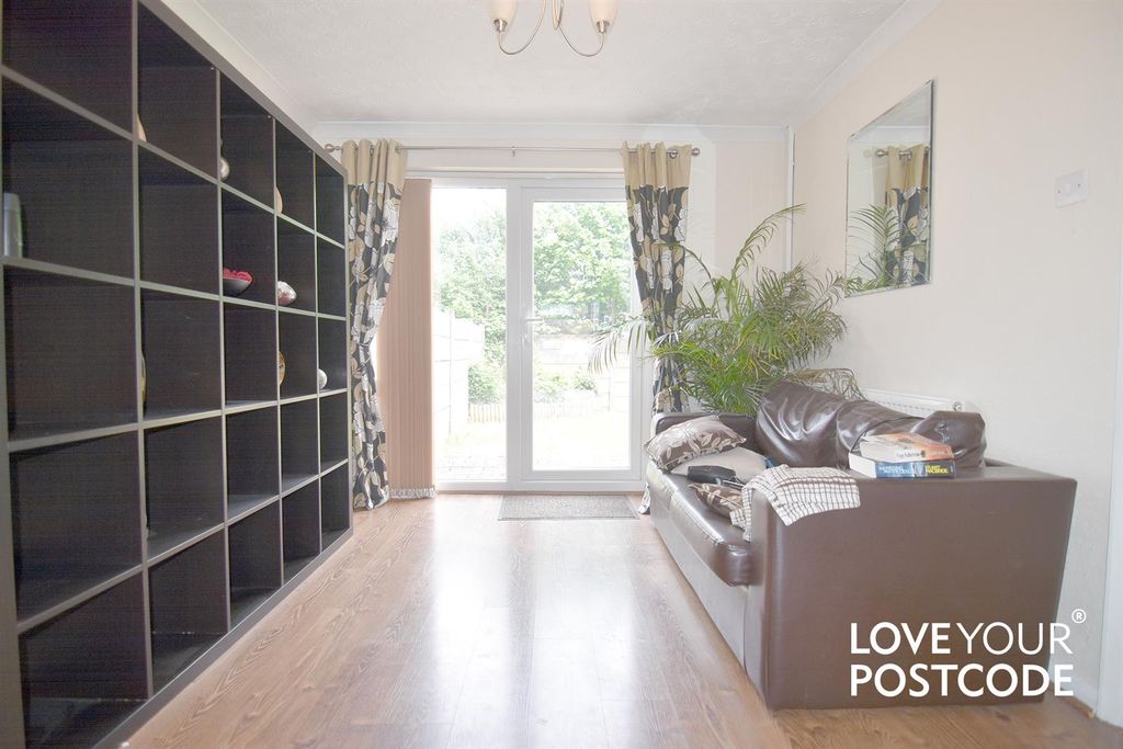 Property photo 3 of 12