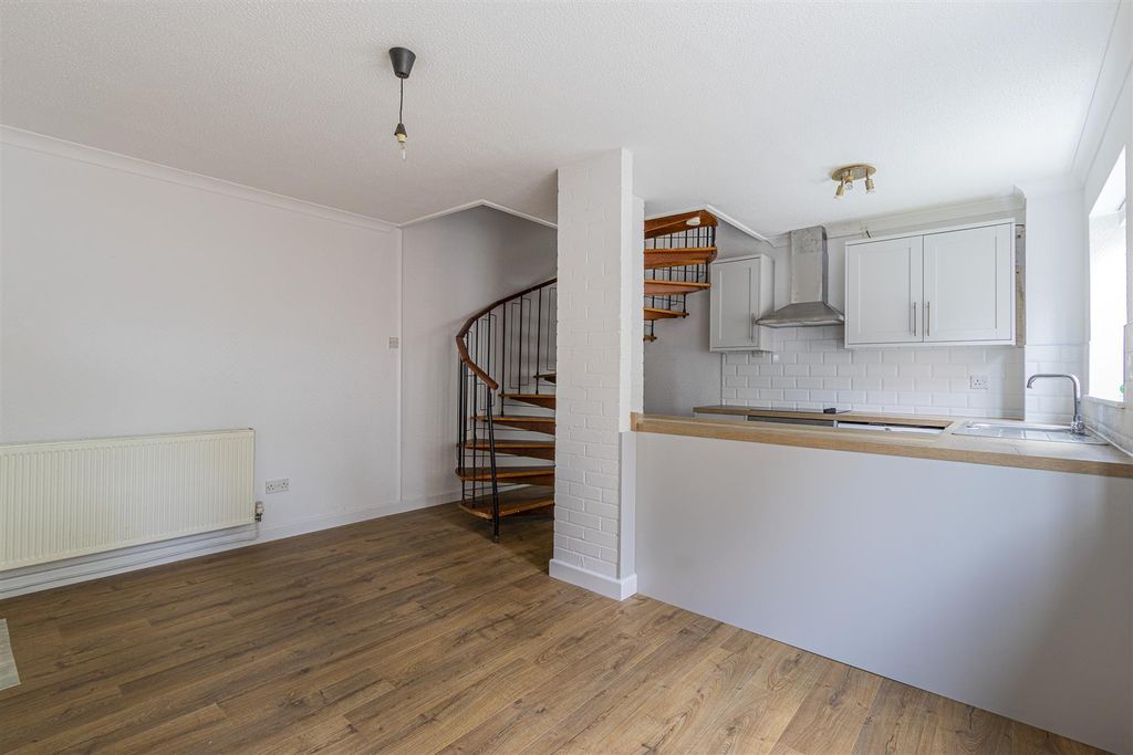 Property photo 3 of 15 Oakridge 15-4.Jpg