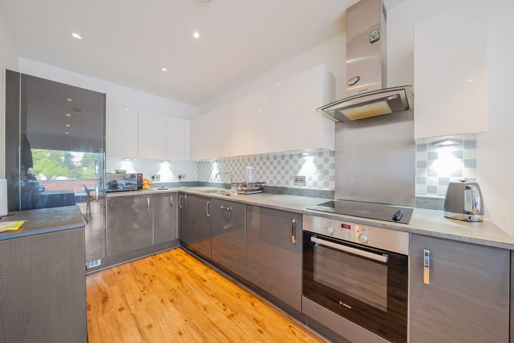 Property photo 2 of 13 1503443-9-19Ffb8E...