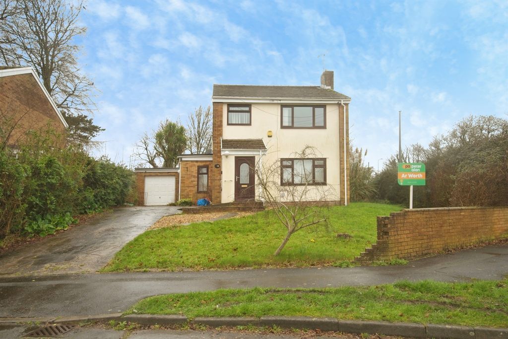 Property photo 1 of 33