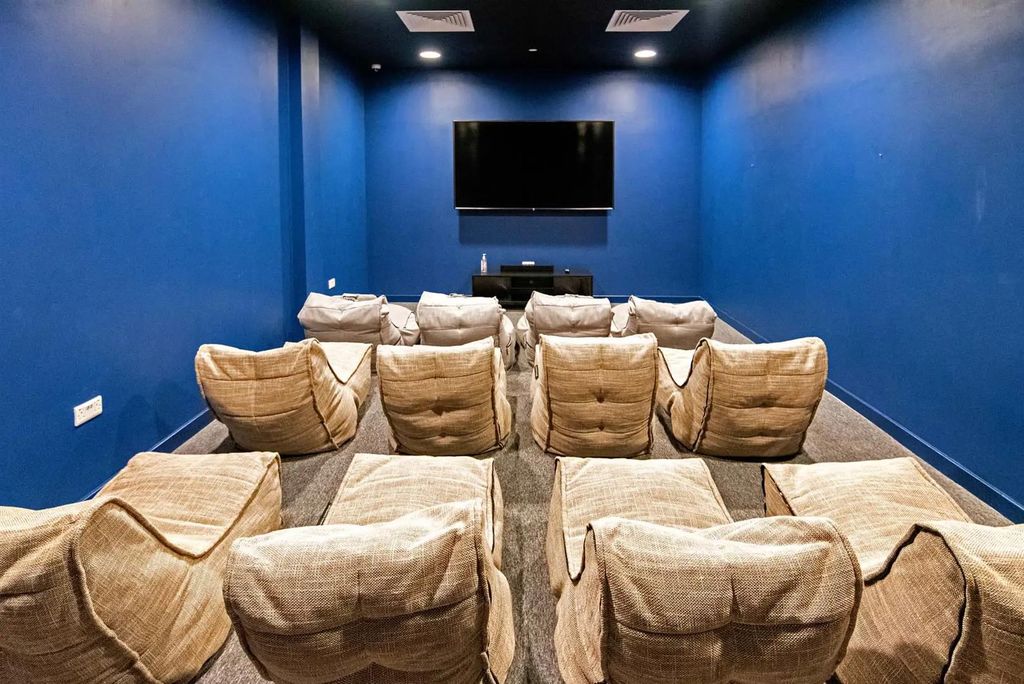 Property photo 1 of 40