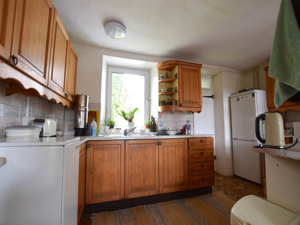 Property photo 3 of 9 Kitchen