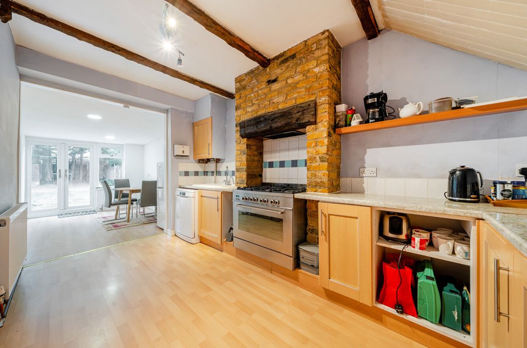 Property photo 2 of 18 1514836-6-6A9Fe7A...