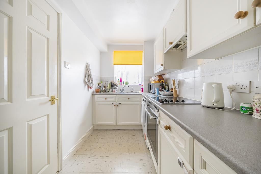 Property photo 3 of 10 Kitchen