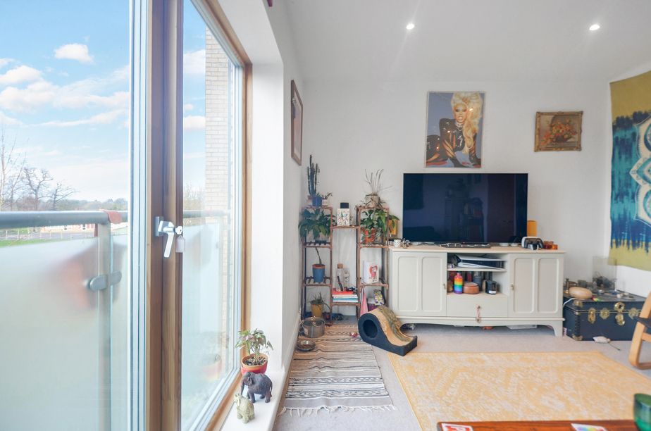 Property photo 3 of 41 Lounge (5).Jpg