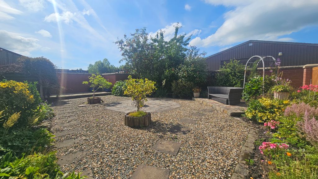 Property photo 2 of 21