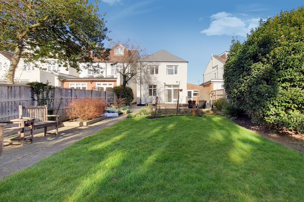 Property photo 2 of 17