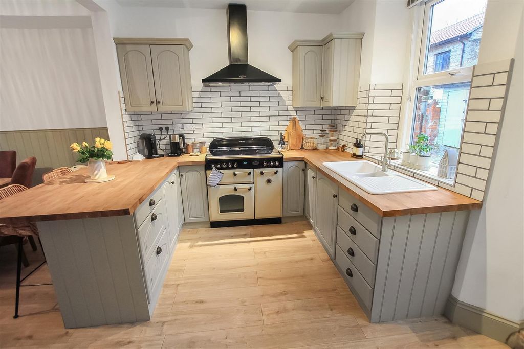 Property photo 3 of 13 Kitchen