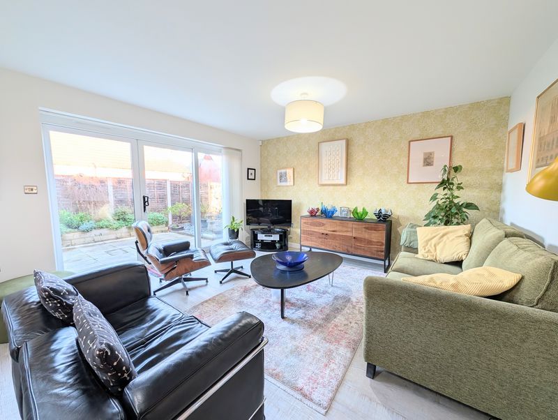 Property photo 2 of 17 Lounge