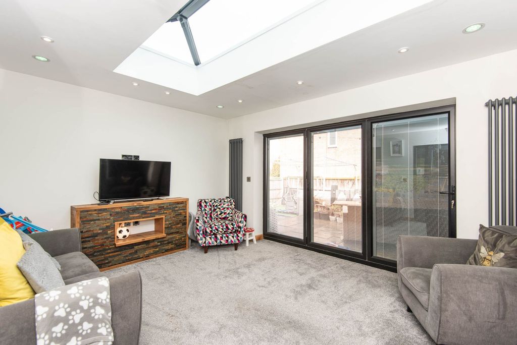 Property photo 2 of 22