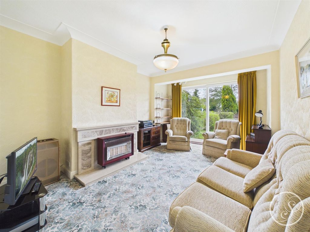 Property photo 3 of 16 Lounge