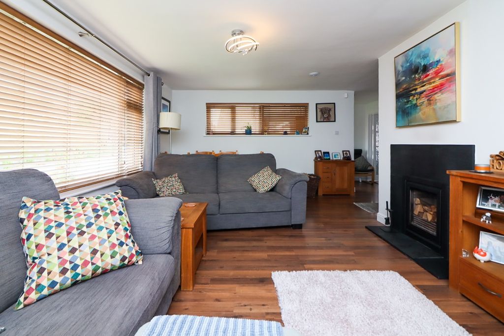 Property photo 2 of 29 Image00043