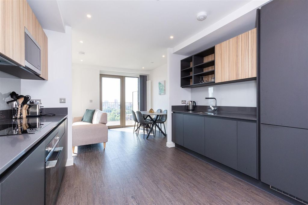 Property photo 3 of 13 1403 Royal Dock West-4.Jpg