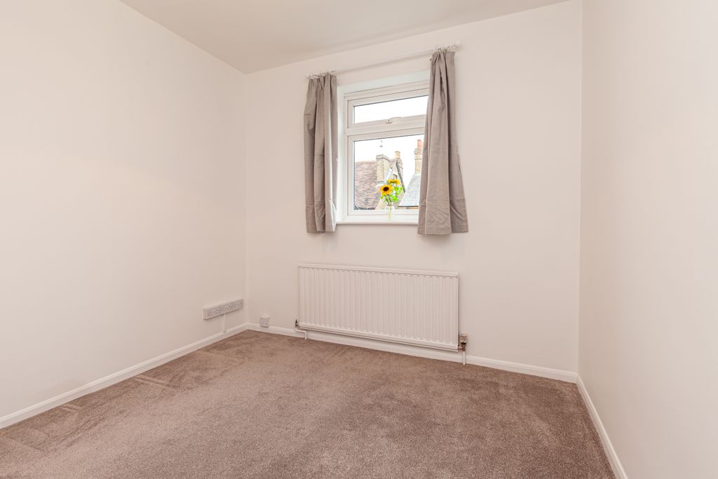 Property photo 3 of 12 Photo 03