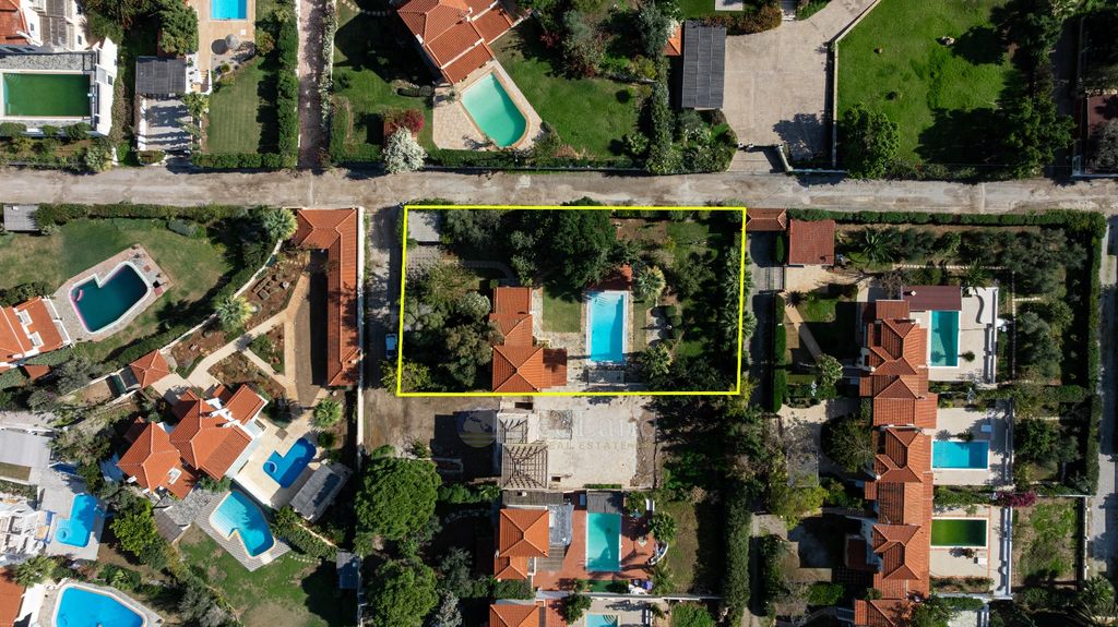 Property photo 2 of 42