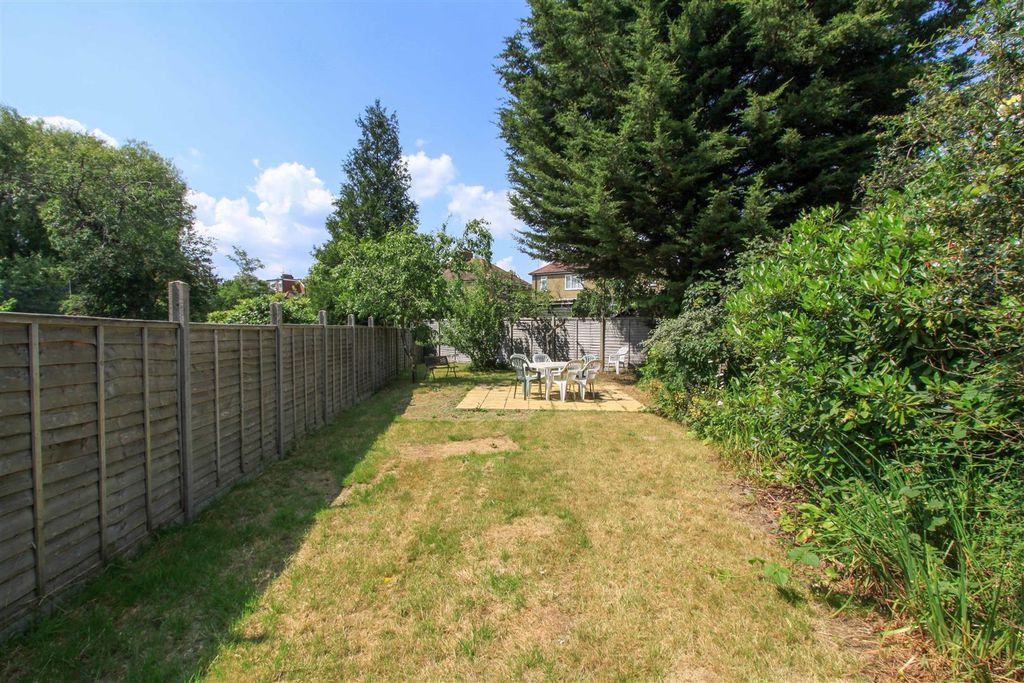 Property photo 3 of 8 Garden