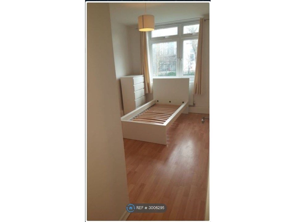 Property photo 3 of 9 Bedroom 2