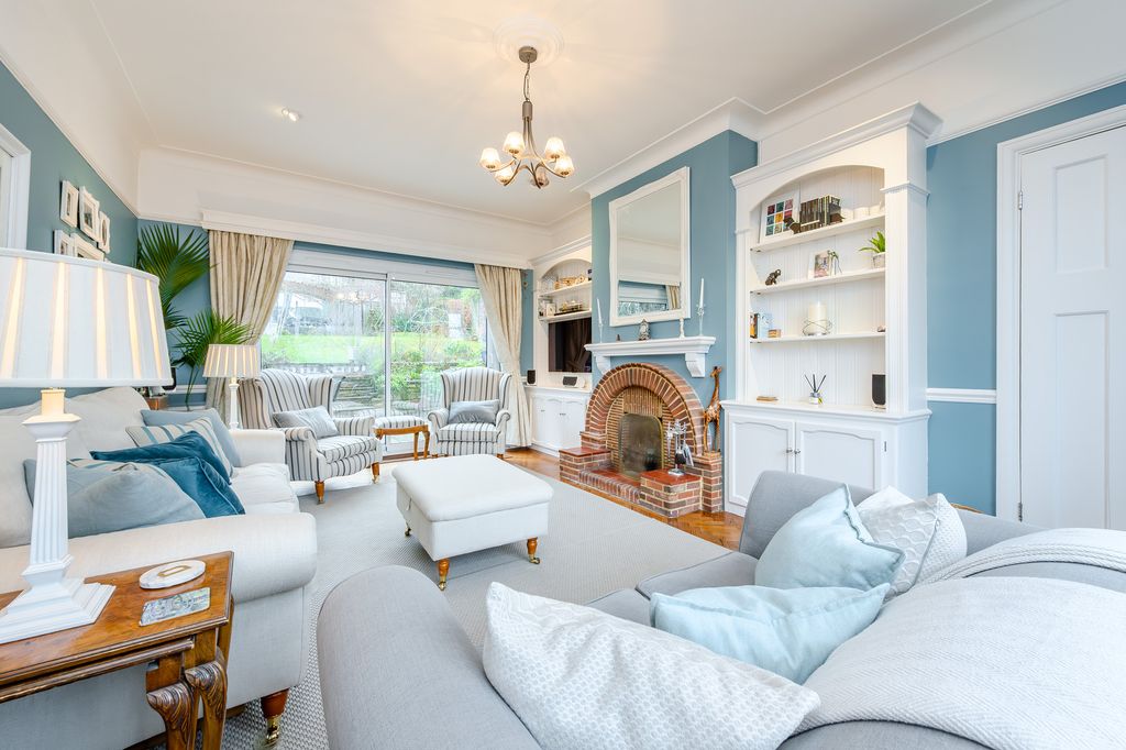 Property photo 2 of 24