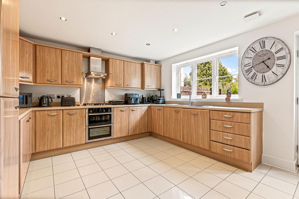 Property photo 3 of 21 Dining Kitchen