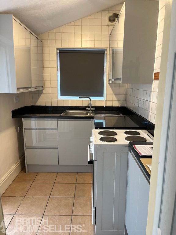 Property photo 2 of 11 Picture No. 14